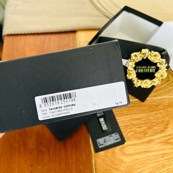 NWT Versace Belt in Black Gold Size 75-90 - Picture 14 of 16